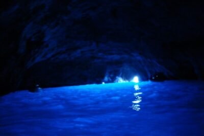 imagem da Gruta Azul da Ilha de Capri
