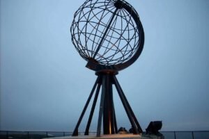 Noruega nordkapp monumento credits zaffiro viagens